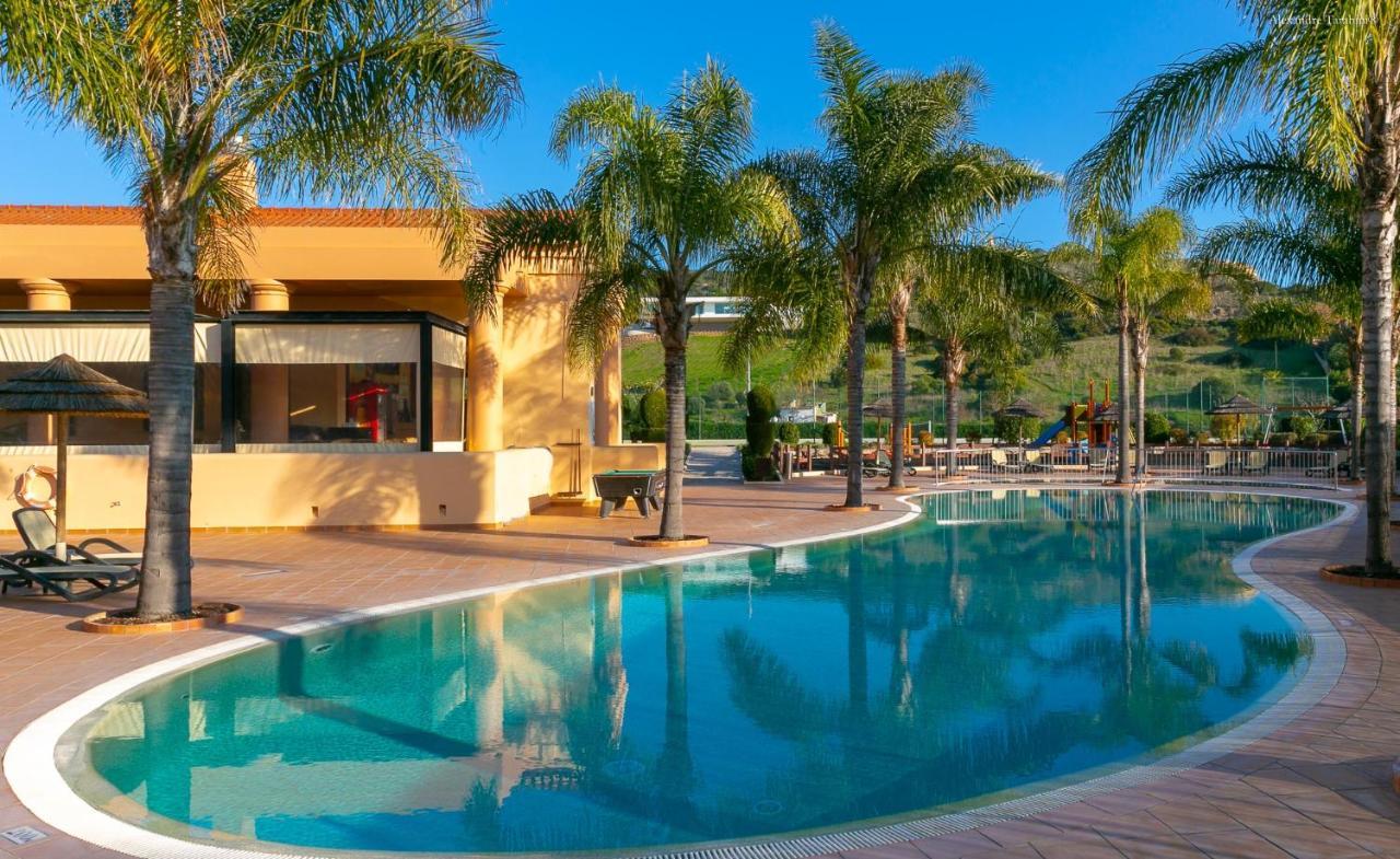 Luzbay Pool Apartments Exterior foto